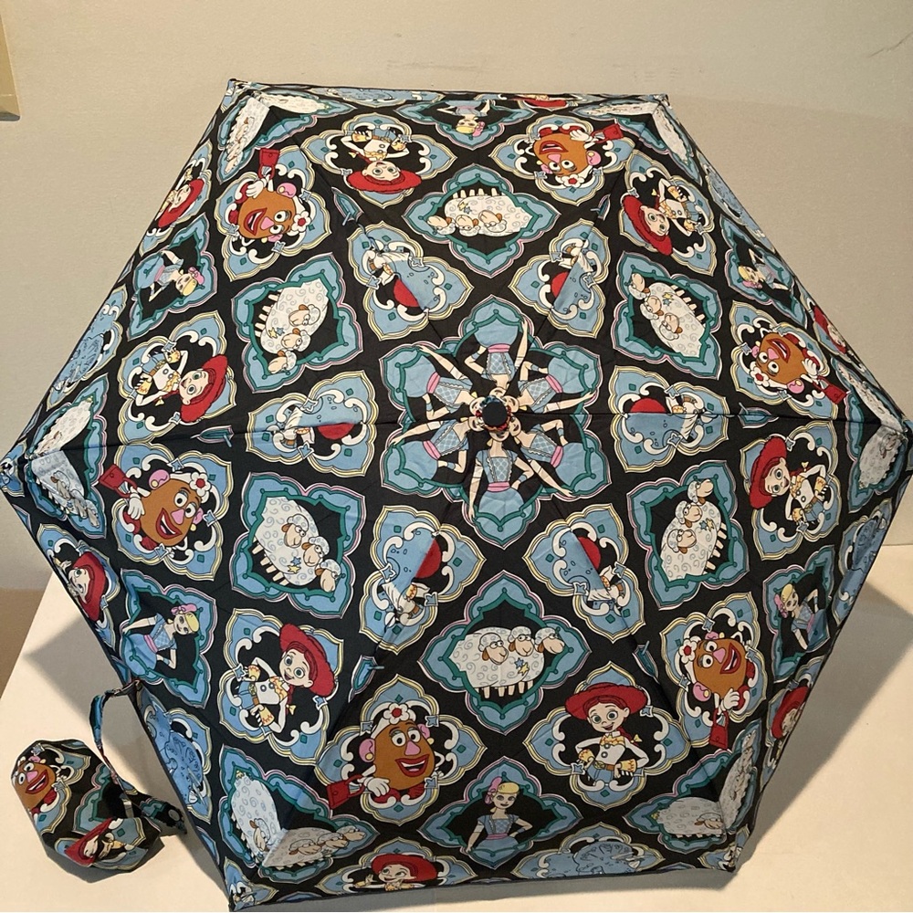 NWT Vera Bradley Pixar TOY STORY "Toy chest" Navy Automatic Mini Umbrella